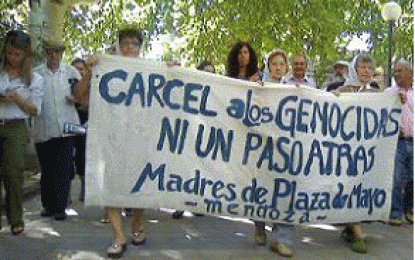 Último momento – Organismos de DDHH en la plaza con las madres