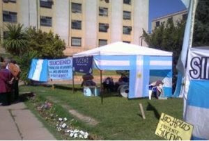 Noticias- Mendoza: Celadores instalan carpa frente a Casa de Gobierno