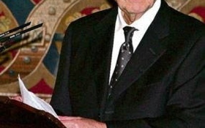 Noticias- Internacional: Poeta argentino Juan Gelman reivindica la memoria al recibir el Cervantes