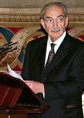 Noticias- Internacional: Poeta argentino Juan Gelman reivindica la memoria al recibir el Cervantes