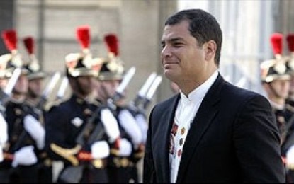 Correa: «Debemos conversar con Uribe»