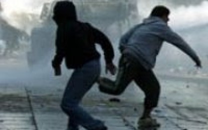 Miles de trabajadores marchan para celebrar el primero de mayo