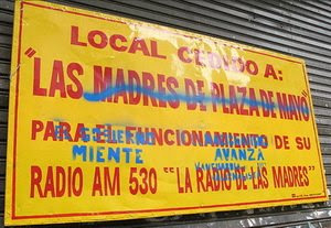 Denunciaron amenazas por pintadas en la futura radio de las Madres de Plaza de Mayo