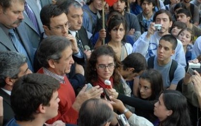Universitarios reclamaron en la Legislatura la universalización del medio boleto estudiantil