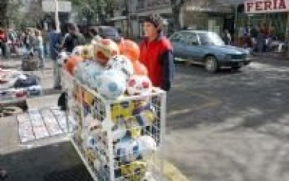 Los vendedores ambulantes ganan pulseada, por ahora