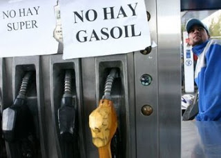 Ypefianos vuelven a bloquear destilería y casi no hay combustibles en Mendoza