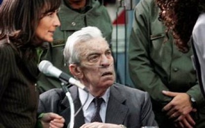 Teatralización mediante, Bussi logró frenar el juicio hasta el viernes