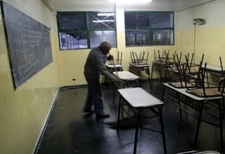 La baja de 198 celadores enfrenta al Gobierno jaquista y al cobismo