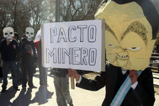 Protesta contra los empresarios mineros reunidos en el congreso Argentina Mining 2008