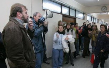 Docentes reclamaron aumento en Casa de Gobierno