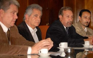 No satisface a los gremios de empleados públicos oferta del Gobierno para pagar la deuda