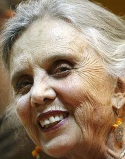 Elena Poniatowska: “El paso del tiempo me ha hecho más insegura”