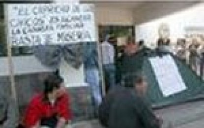 Los docentes universitarios convocaron a un paro