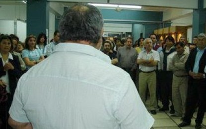 Empleados públicos reclamaron por antigüedad frente a Casa de Gobierno