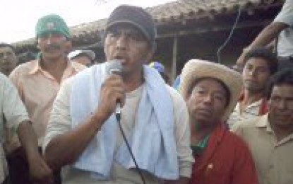 Indígenas exigirán a Uribe 200 mil hectáreas y diálogo de paz con la guerrilla colombiana