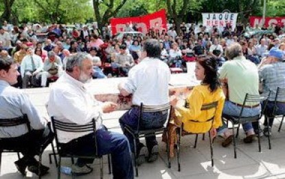 Gremios estatales anunciaron medida de fuerza para el viernes 17. El gobierno afirma que descontará por la huelga.