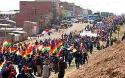 Nuevos sectores sociales bolivianos marchan por la Constitución