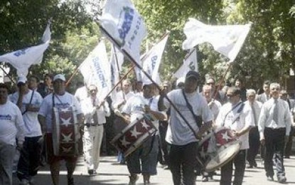 Empleados bancarios se manifestaron en el microcentro mendocino
