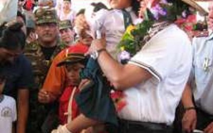 El pago del bono escolar y el incremento salarial sellan política educativa de Evo Morales