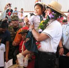 El pago del bono escolar y el incremento salarial sellan política educativa de Evo Morales