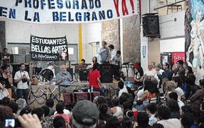Con la presencia de Osvaldo Bayer, continúa la toma de la Escuela de Bellas Artes Manuel Belgrano