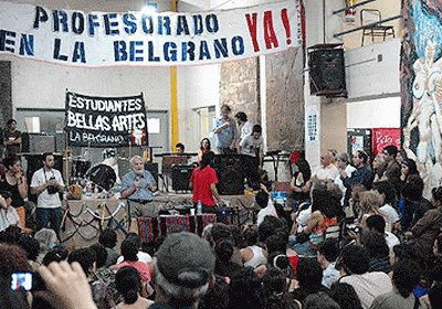 Con la presencia de Osvaldo Bayer, continúa la toma de la Escuela de Bellas Artes Manuel Belgrano