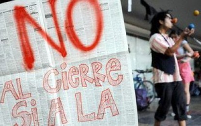 Siguen las marchas de artistas contra la venta del teatro Mendoza
