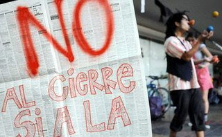 Siguen las marchas de artistas contra la venta del teatro Mendoza