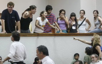 En debate sobre venta del Teatro Mendoza, Guillermo Yazlli llamó a hacedores culturales “hippies mugrientos”