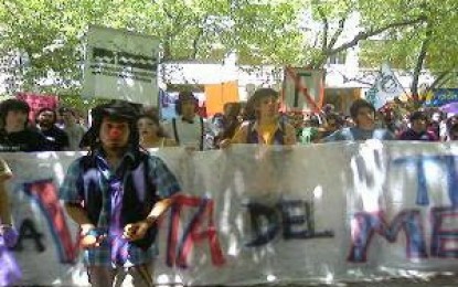 Multisectorial de la cultura protestó contra la venta del Teatro Mendoza