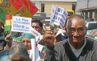 Tres años de trabajo solidario permiten a Bolivia declararse libre de analfabetismo