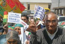 Tres años de trabajo solidario permiten a Bolivia declararse libre de analfabetismo