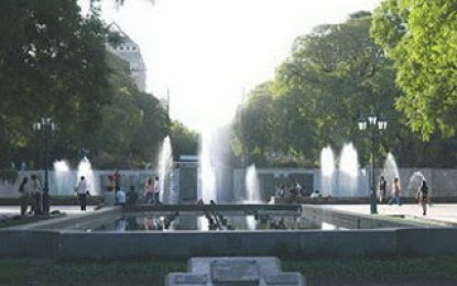 ¿Y si los hippies mugrientos protestan en la fuente de la Plaza Independencia?