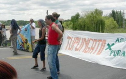 Asambleístas cortaron la Ruta 40, en Tunuyán