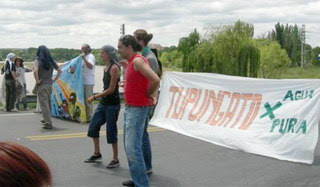Asambleístas cortaron la Ruta 40, en Tunuyán