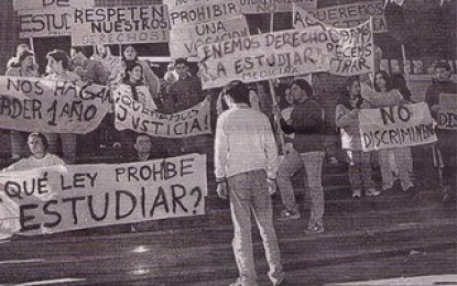 Médicos Humanistas: encadenamiento en señal de protesta