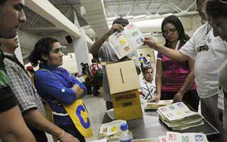 Resultados confirman ventaja parlamentaria para el FMLN