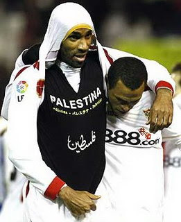Multan a un jugador por apoyar a Palestina en un partido