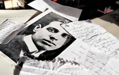 Borges recibe en su tumba mensajes de sus lectores