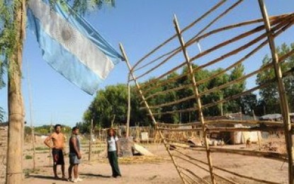 Setenta familias viven desde hace un mes en asentamientos de El Bermejo