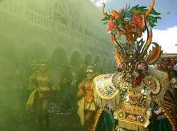 Lucifer baila y canta en Oruro: el carnaval se toma Bolivia
