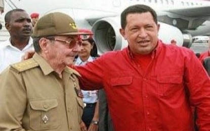 Presidente Chávez se reunió con Fidel y Raúl Castro antes de retornar a Venezuela