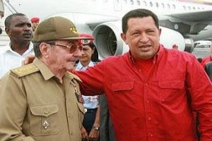 Presidente Chávez se reunió con Fidel y Raúl Castro antes de retornar a Venezuela