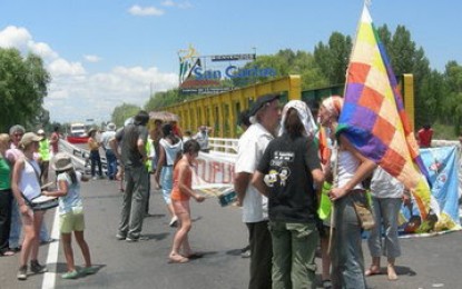 Vecinos autoconvocados y estudiantes se unen a la marcha multisectorial del Carrusel