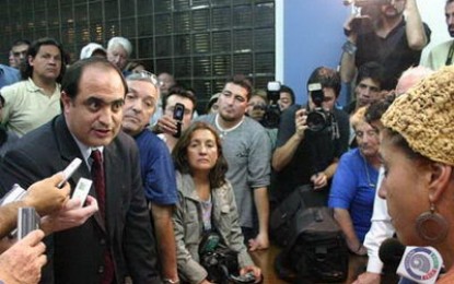 Los estatales están esperando la postura oficial
