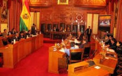 Senado boliviano pretende nuevo padrón y eliminar escaños indígenas al aprobar nueva ley electoral