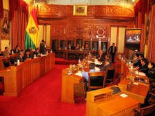 Senado boliviano pretende nuevo padrón y eliminar escaños indígenas al aprobar nueva ley electoral