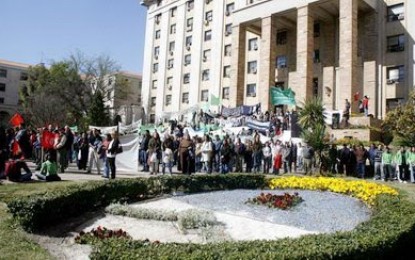 El Gobierno, frente a su peor conflicto gremial por salarios