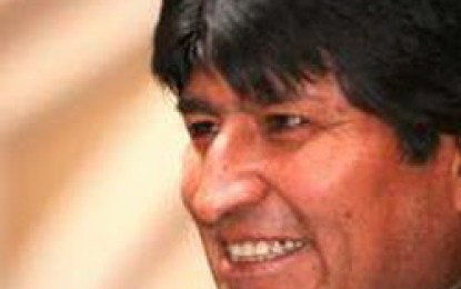 Morales promulga ley electoral en un día que califica de “inolvidable y memorable”