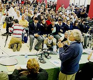 Mucho público y rico contenido en foro por la defensa de los glaciares